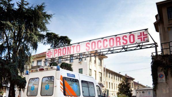 Torino, dorme in auto davanti all'ospedale per tre notti: "Temevo di stare male per il caldo"