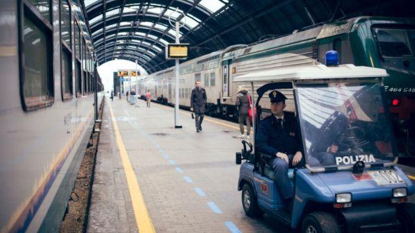 Napoli, trova e aggredisce il capotreno che due anni prima lo aveva multato: arrestato