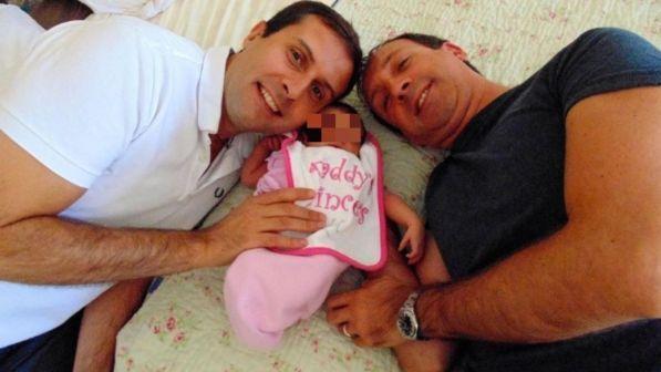 Milano, trascritto il certificato di nascita della bimba con due papà | La gioia del genitore non biologico a Tgcom24: "Non sono più il Signor Nessuno"