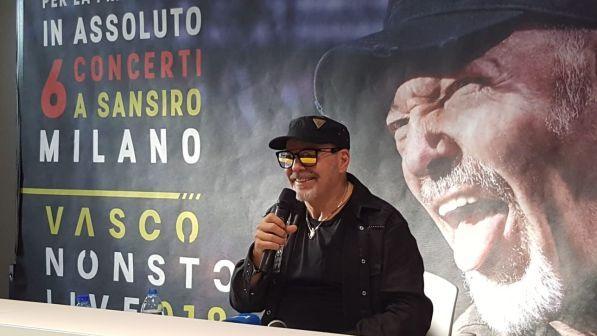 Con Vasco a San Siro si fa la storia: "Ai miei concerti per fuggire da questi tempi duri"