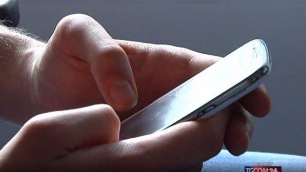 Bollette telefoniche, Codacons: "Stangata su tariffe fino a +54%"