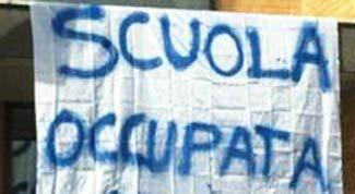 Mancano i prof? Gli studenti protestano e occupano