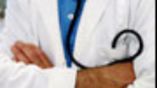 Savona, violenta una minore durante la visita: arrestato un medico