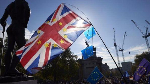 Brexit, oggi l'accordo di divorzio all'esame del governo Gb