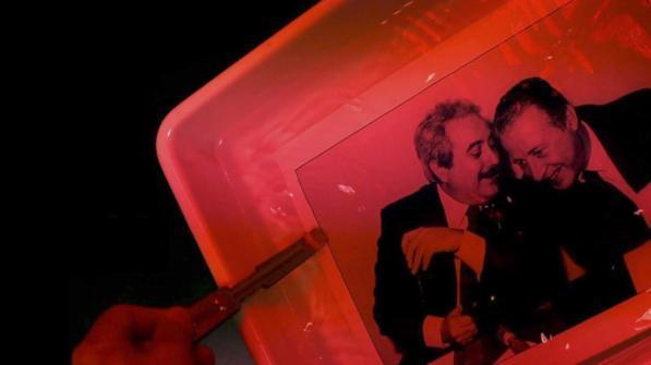 Giovanni Falcone che sussurrava all'orecchio di Paolo Borsellino: sono passati 25 anni da quella foto-simbolo