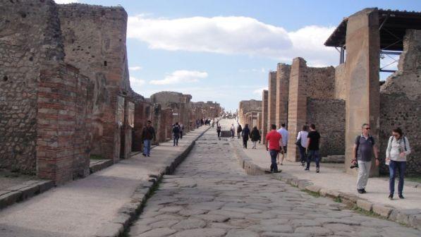 Cede per il maltempo trave in Domus patrizia Pompei: nessun ferito