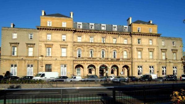 Gb, hotel disdice la prenotazione di 14 senzatetto a Natale | "Gesto ignobile"