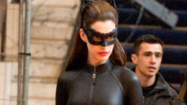 Ancona, vestita da Catwoman perseguita la compagna dell'ex: arrestata