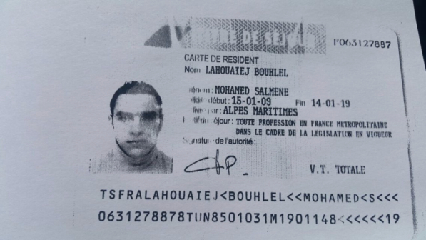 Strage di Nizza, il killer fece sopralluoghi con il camion.
Gli sms al complice fermato: "Mi servono più armi"