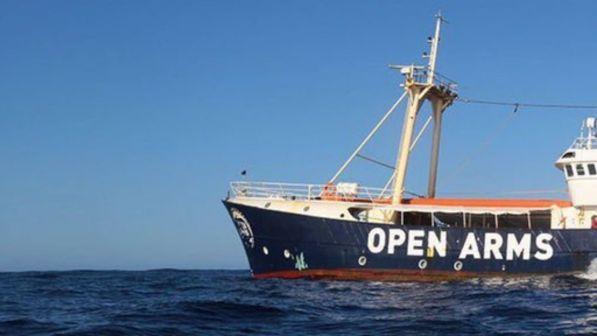Migranti, Ue: "Deplorevole il braccio di ferro tra Italia e Gb"