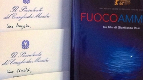 Matteo Renzi porta a Bruxelles 27 dvd di "Fuocoammare" e li regala ai leader dell'Ue