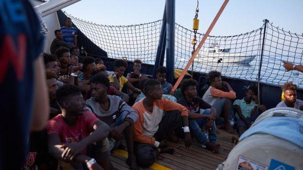 Malta autorizza lo sbarco dei migranti della Alan Kurdi | Mediterranea: "Nostre navi sequestrate, ma non ci fermiamo"