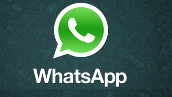 Pavia, mamma esclusa dal gruppo WhatsApp diventa stalker: condannata
