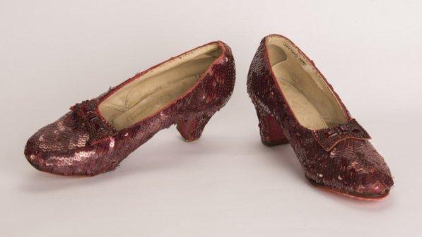 Usa, ritrovate le scarpette di Dorothy de "Il mago di Oz" a 13 anni dal furto