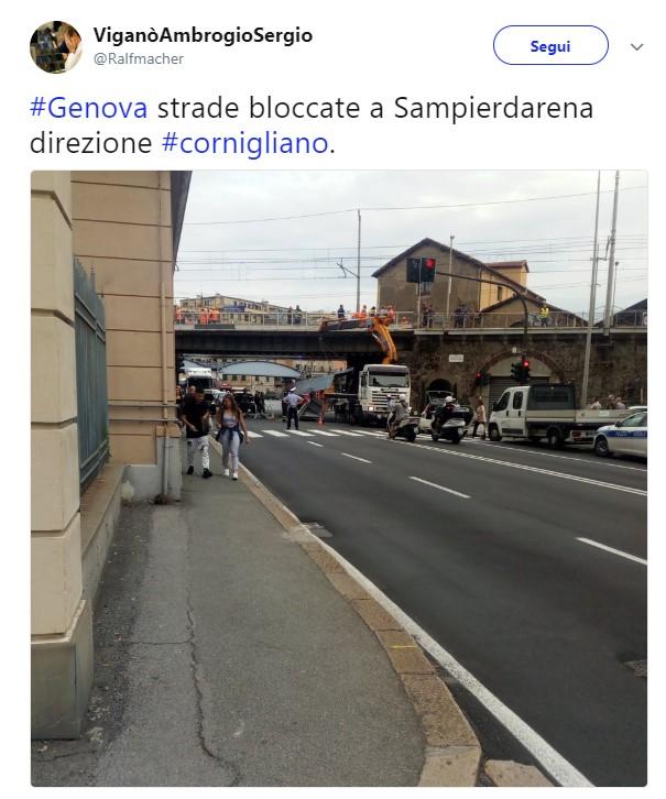 Genova, Tir contro un ponte delle Fs: circolazione torna regolare