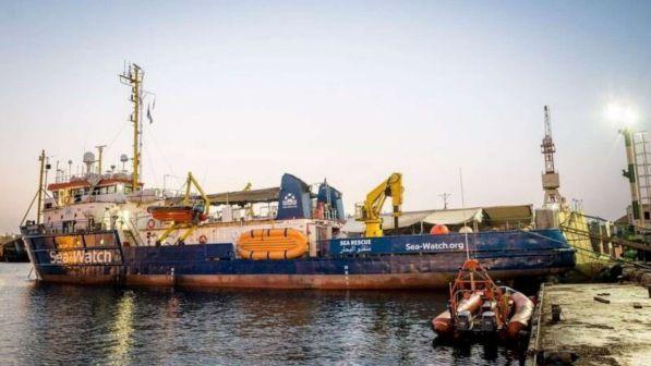 Migranti, Seawatch salva 33 persone: "Dateci un porto sicuro"