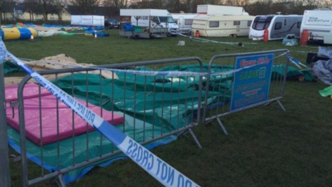 Tragedia in Inghilterra, vento fa volar via castello gonfiabile: muore bimba