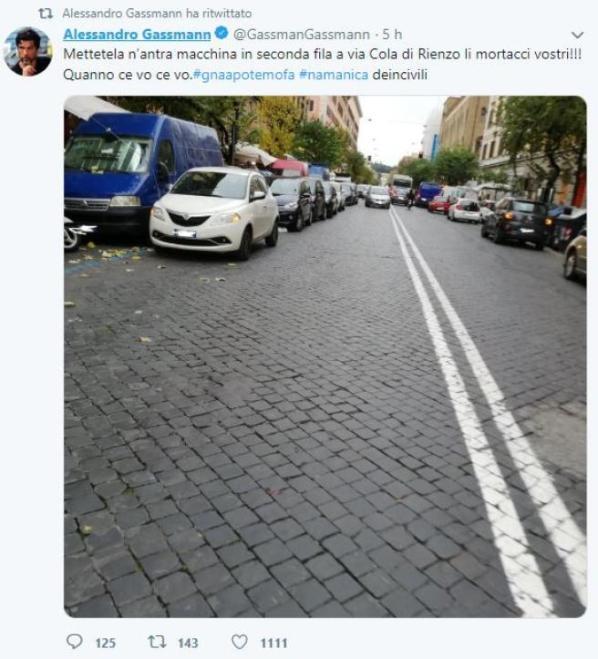 Alessandro Gassmann contro le auto in doppia fila