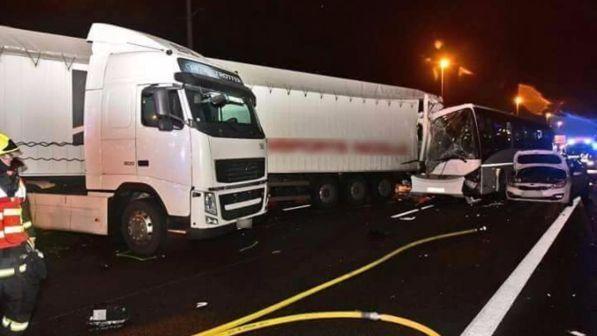 Francia, mega incidente su autostrada Parigi: 65 feriti