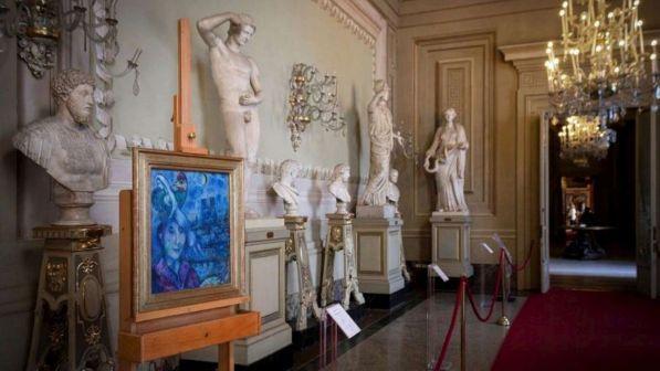 Notre-Dame, gli Uffizi espongono un autoritratto di Chagall con la cattedrale sullo sfondo