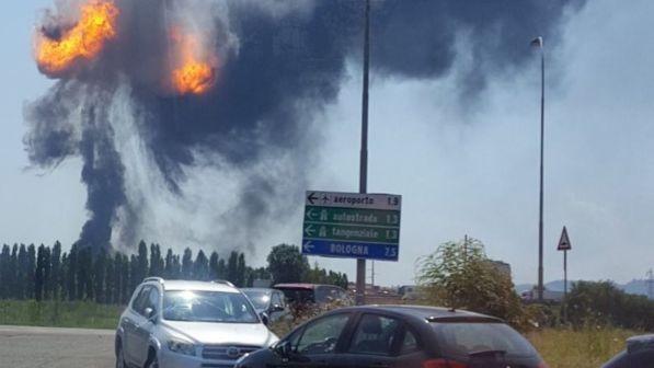 Incendio Bologna, parzialmente crollato ponte sull'A14