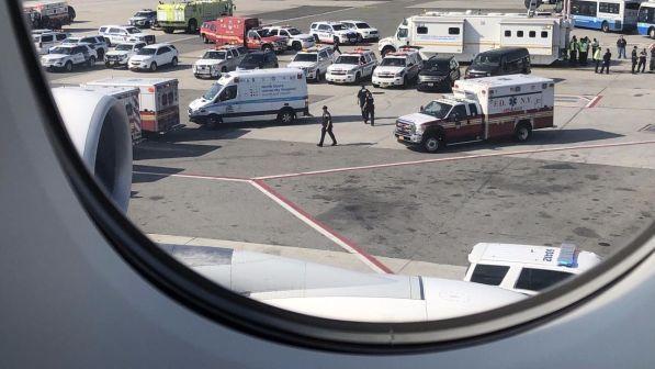 Usa, in quarantena volo Dubai-New York dopo malore di diversi passeggeri
