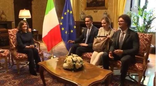 Consultazioni governo, Di Maio: "Governo solo con la Lega" | Salvini: "Non mollo Forza Italia" | Berlusconi: "Mai posto veti"