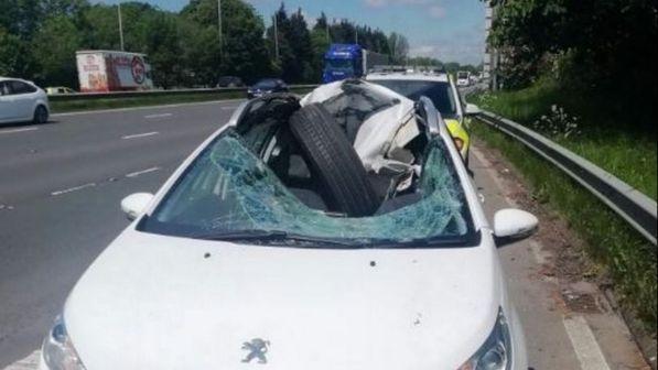 automobile, ruota, incidente, inghilterra
