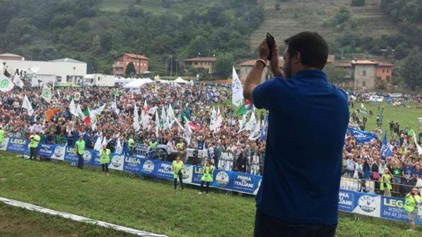 Salvini: "Pronti a raccogliere milioni di firme a difesa confini"