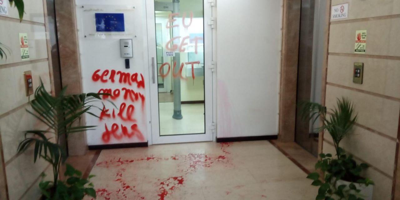 Israele, imbrattata con graffiti anti Europa la sede Ue a Tel Aviv