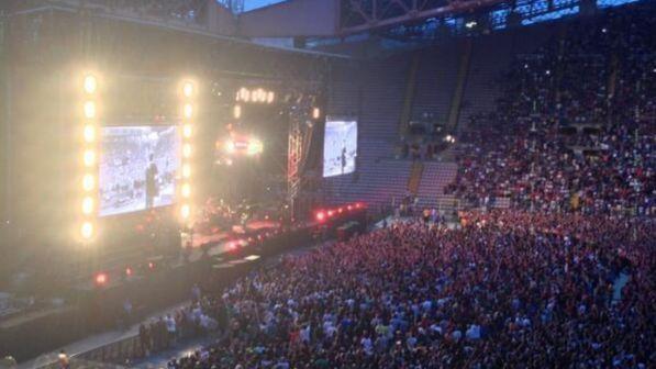 Reggio Emilia, sfruttavano migranti per la sicurezza dei concerti di Vasco Rossi e Rolling Stones: 4 arresti