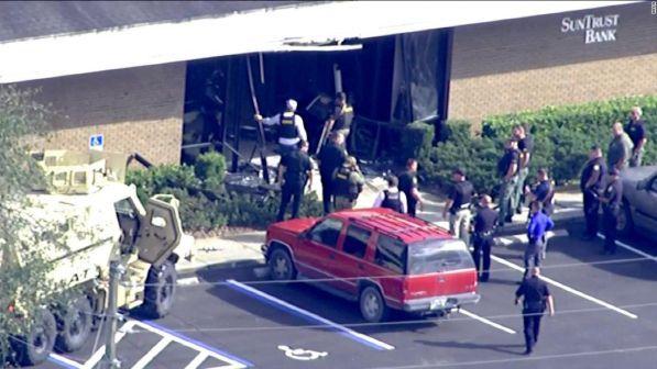 Usa, sparatoria in banca in Florida: cinque morti, arrestato l'aggressore
