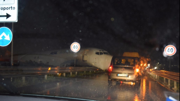 Aereo fuori pista a Orio: riaperto l'aeroporto di Bergamo