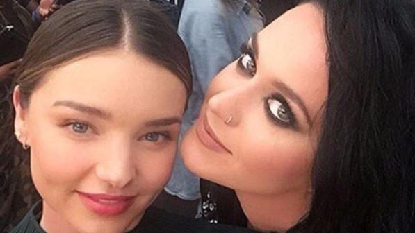 Katy Perry-Miranda Kerr, un selfie "distensivo" sotterra l'ascia di guerra tra le due