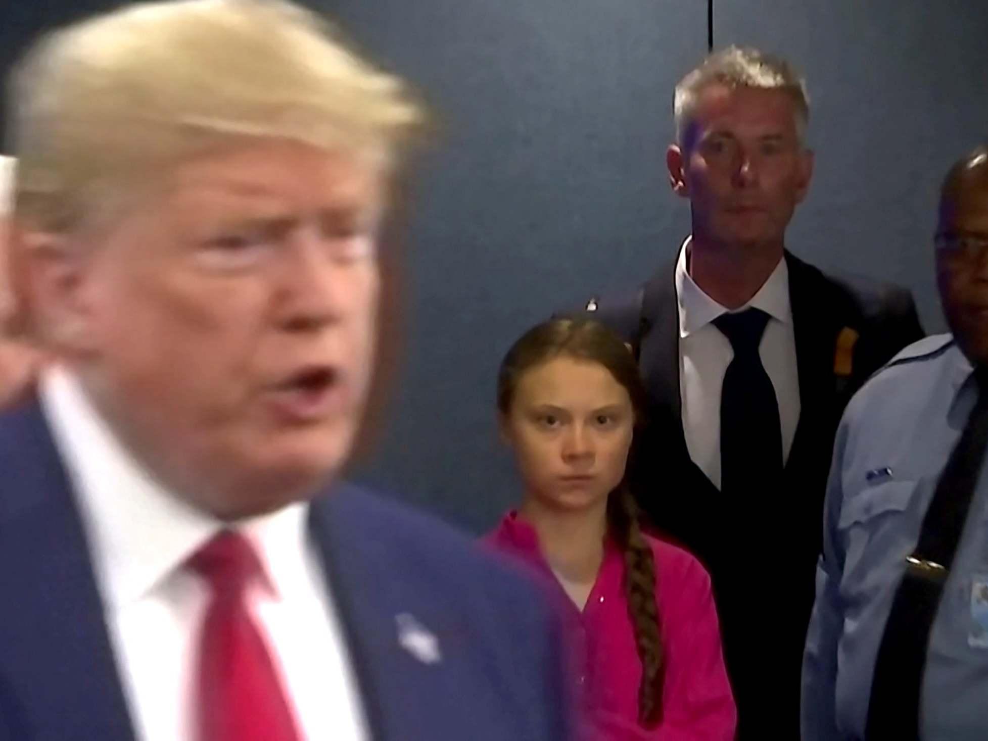 Clima, video dell'occhiataccia di Greta a Trump diventa virale