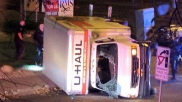 Attacco terroristico in Canada, camion contro la folla: cinque feriti