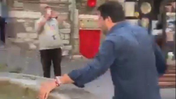 Salvini a Gubbio prende la... "patente da matto": video
