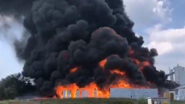 Rogo fabbrica batterie ad Avellino, lunedì riaprono le scuole