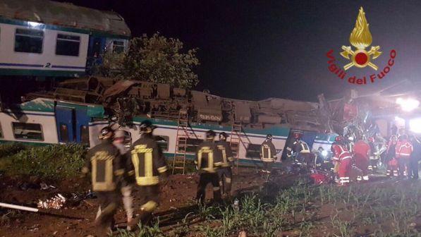 Torino, treno urta camion: la vittima è il macchinista