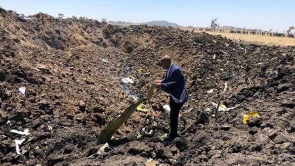Etiopia, si schianta aereo con 157 persone a bordo: nessun sopravvissuto, tra le vittime ci sono anche 8 italiani