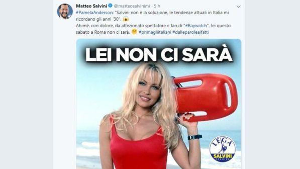 Pamela Anderson contro Salvini: "Con lui torna il fascismo" | La replica del ministro: "La preferivo in costume"