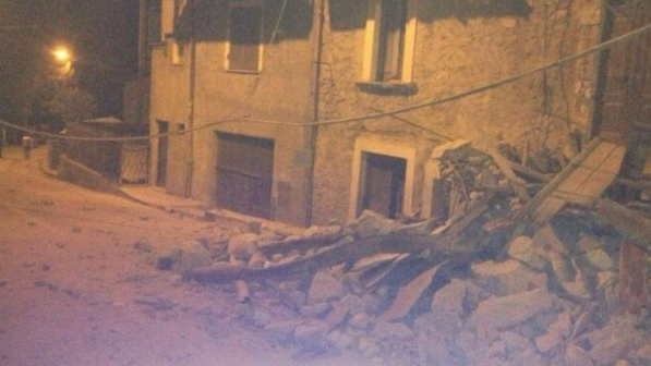 Sisma, il sindaco di Amatrice: "Metà paese non c'è più"