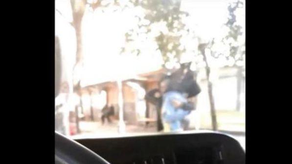 Sassari, giovane donna insultata e picchiata in strada dal compagno