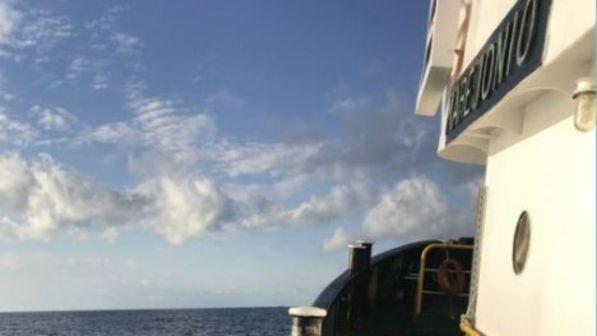 Migranti, partita la prima nave di ong italiane per il soccorso nel Mediterraneo | Salvini: "Non arriverà qui"