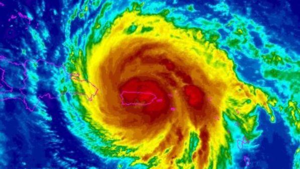 Uragano Maria si indebolisce: declassato a categoria 2