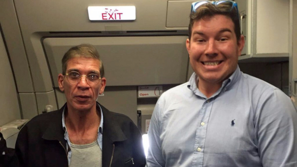 Aereo EgyptAir, dilaga il selfie del passeggero con il dirottatore