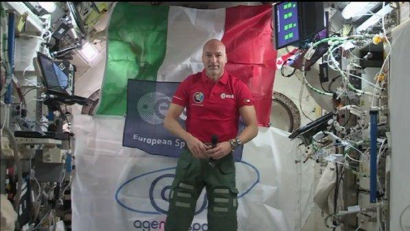 Riscaldamento globale, Parmitano lancia l'allarme dallo spazio: "Deserti avanzano, ghiacciai si sciolgono"