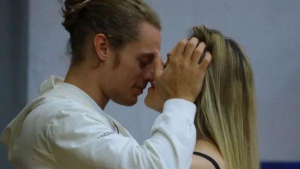 "Amici 18", Umberto incontra la fidanzata ballerina