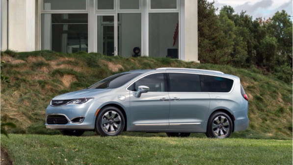 Fca tratta con Google per costruire un'auto che guida da sola