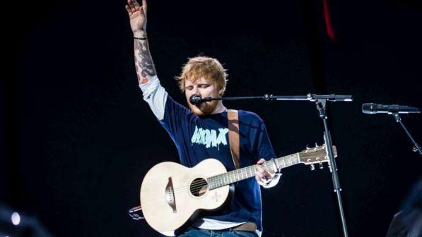 Ed Sheeran conquista San Siro senza effetti speciali: bastano la musica e il carisma